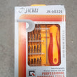 Magnetic screwdriver set with 32 pieces