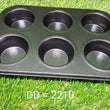 Easy-to-clean non-stick baking tray for 6 cupcakes.